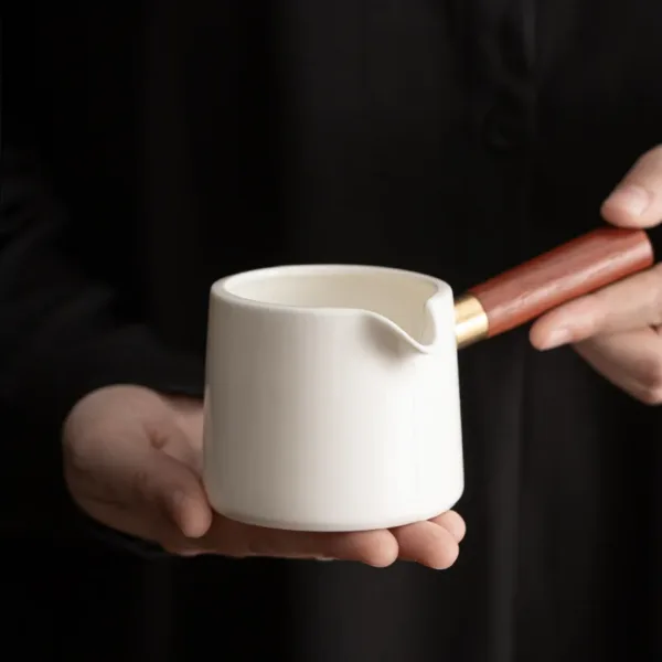 Sheep-Fat Jade-like White Porcelain Gongdao Cup (Fairness Cup)