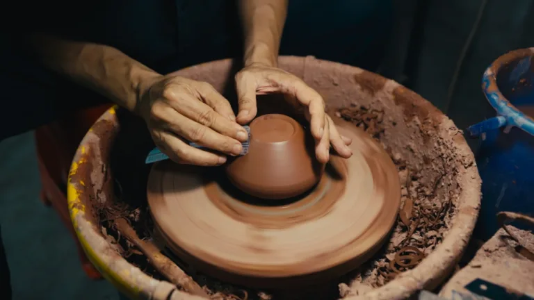 making nixing pottery